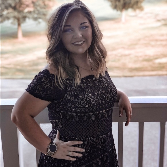 Meet your Posher, Stephanie - Picture 3 of 3